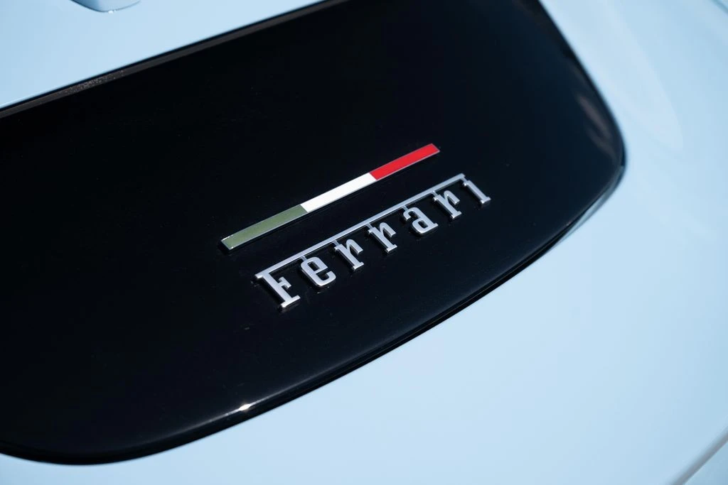 2026 Ferrari Roma Spider - Image 22 of 31