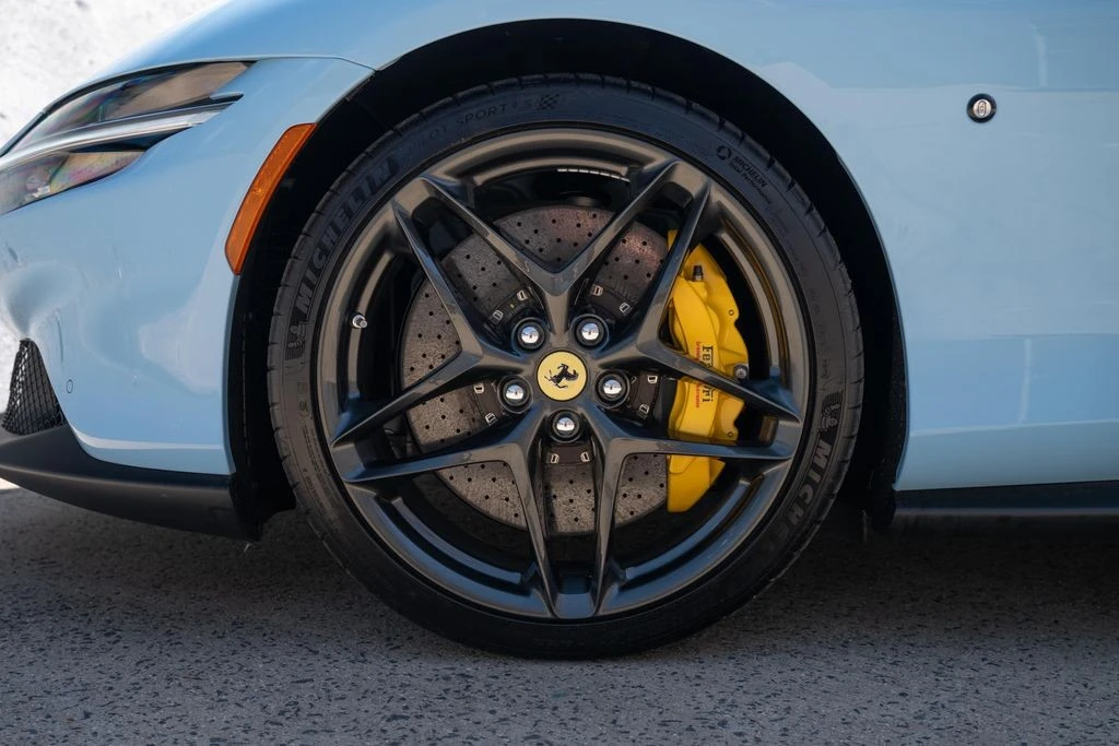 2026 Ferrari Roma Spider - Image 19 of 31