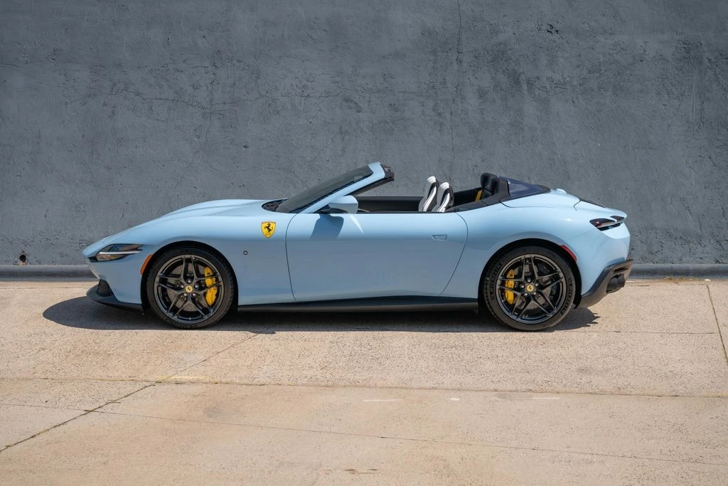 2026 Ferrari Roma Spider - Image 5 of 31