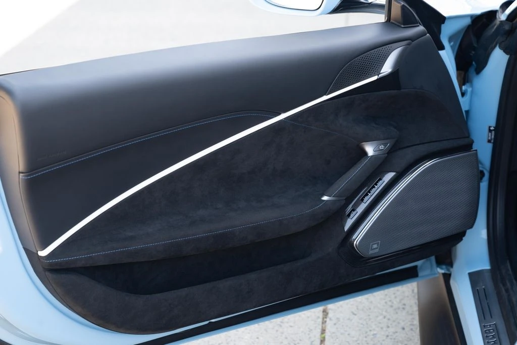 2026 Ferrari Roma Spider - Image 30 of 31