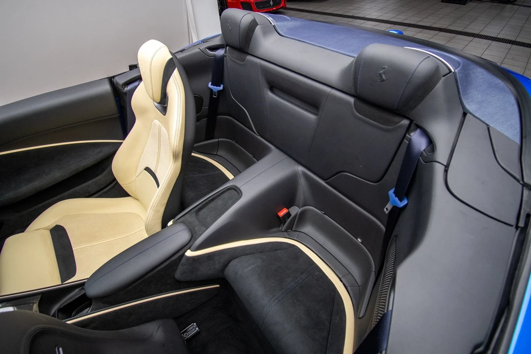 2026 Ferrari Roma Spider - Image 23 of 31