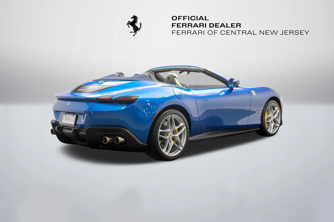 2026 Ferrari Roma Spider - Image 7 of 31