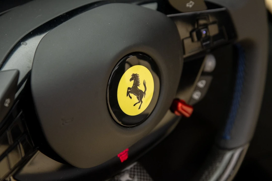 2026 Ferrari Roma Spider - Image 24 of 31