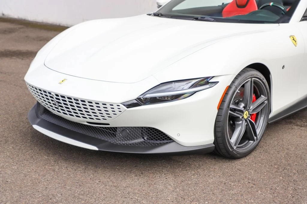 2026 Ferrari Roma Spider - Image 29 of 31