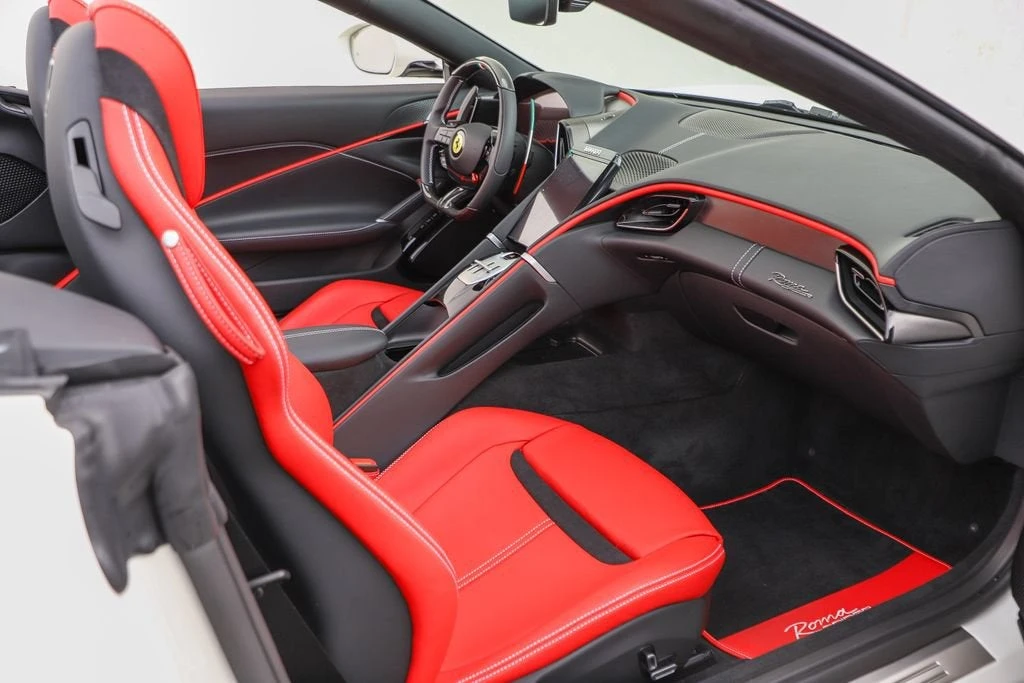 2026 Ferrari Roma Spider - Image 28 of 31