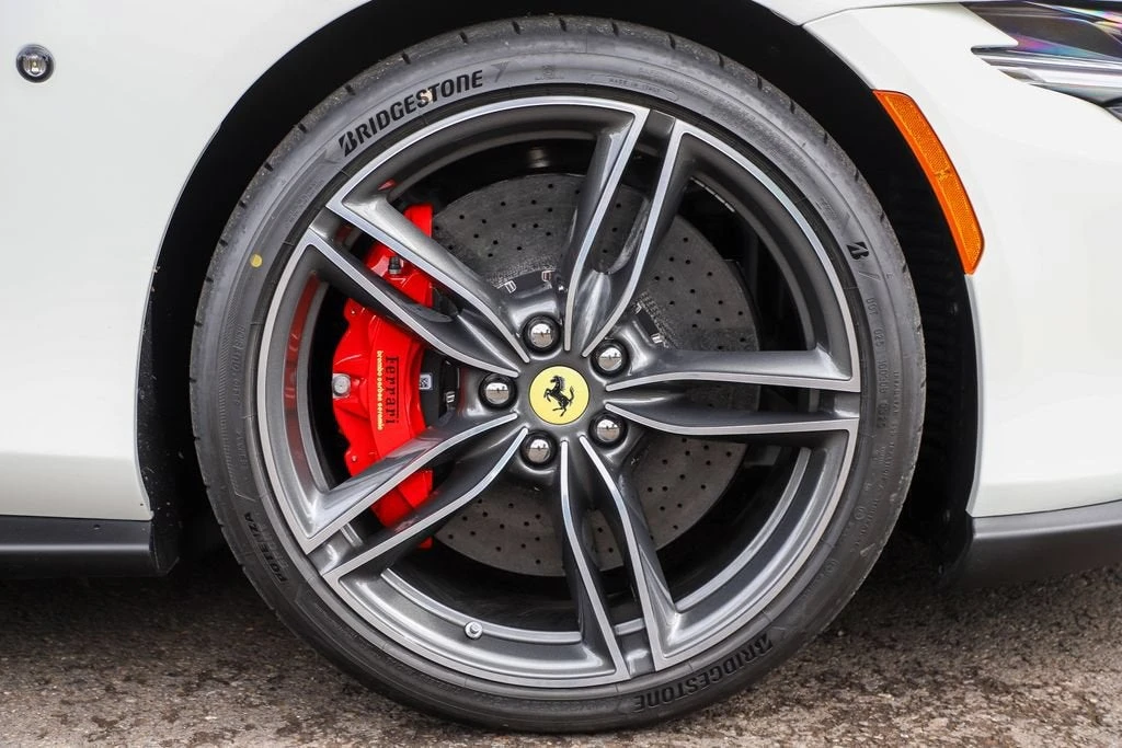 2026 Ferrari Roma Spider - Image 23 of 31