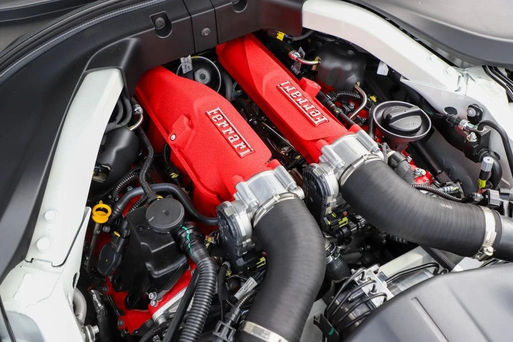 2026 Ferrari Roma Spider - Image 20 of 31