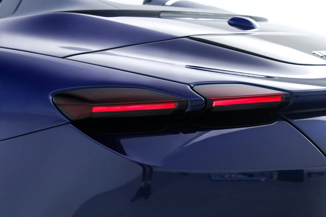 2026 Ferrari Roma Spider - Image 18 of 31