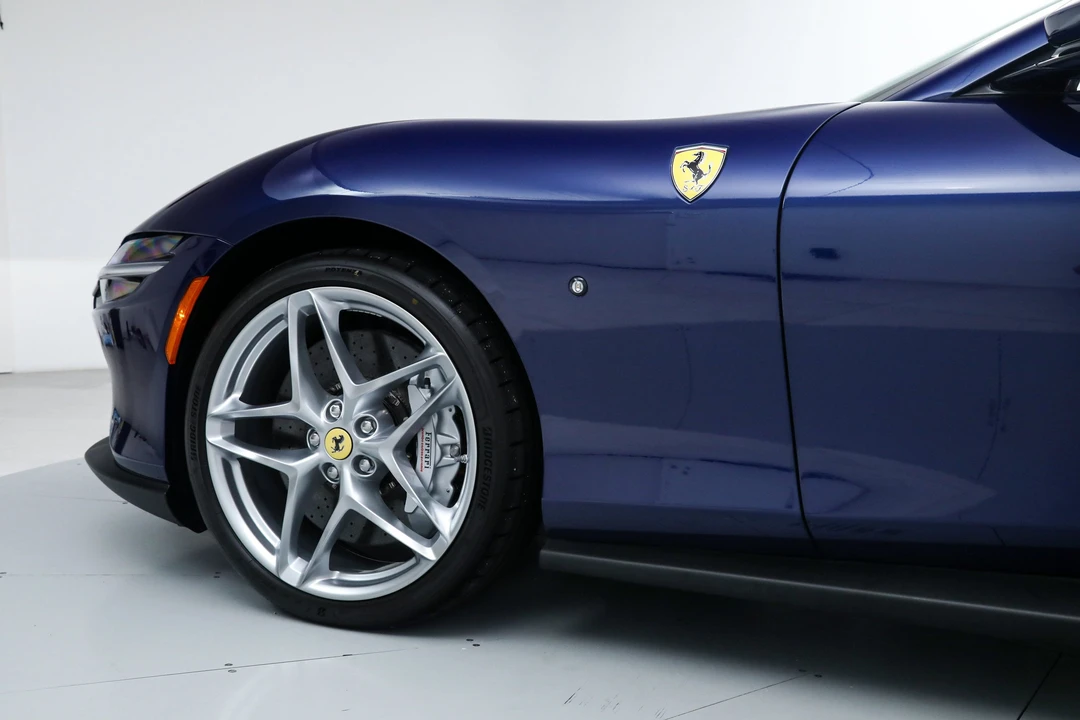 2026 Ferrari Roma Spider - Image 17 of 31