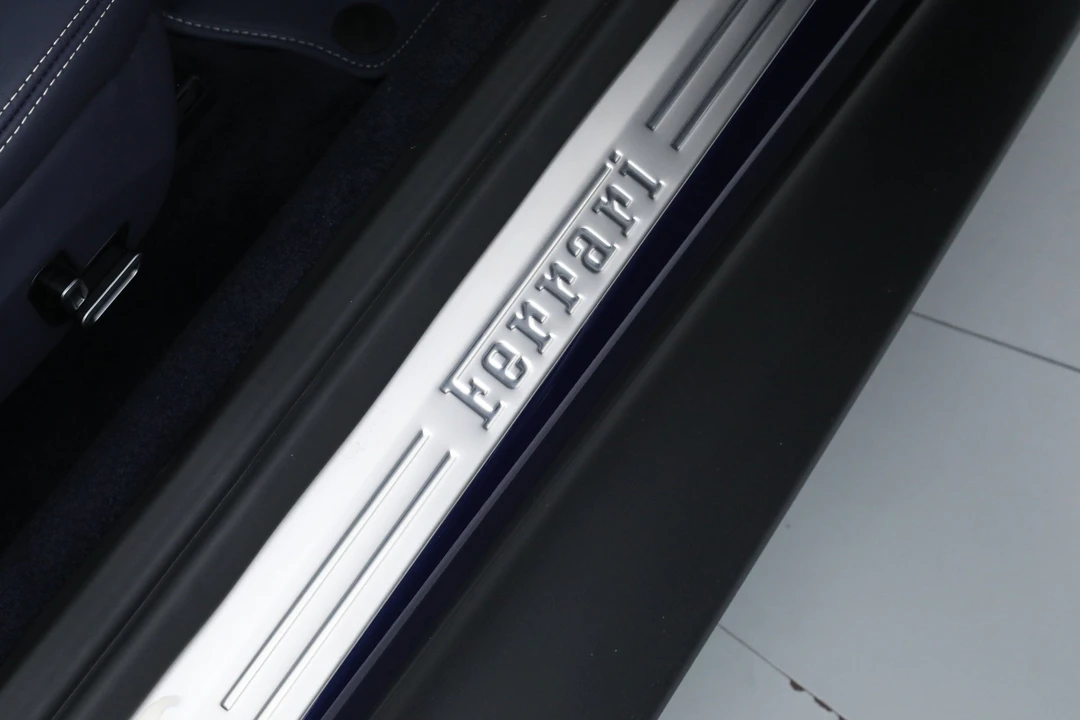 2026 Ferrari Roma Spider - Image 24 of 31