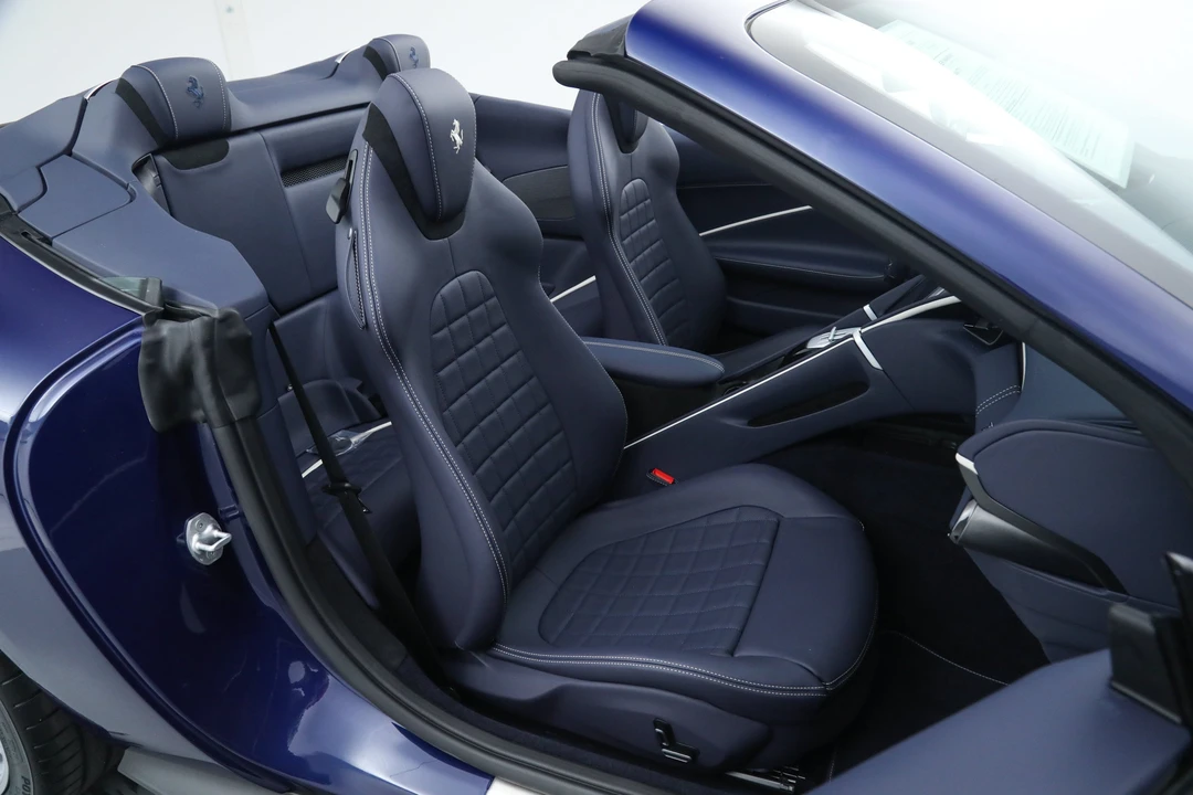 2026 Ferrari Roma Spider - Image 22 of 31