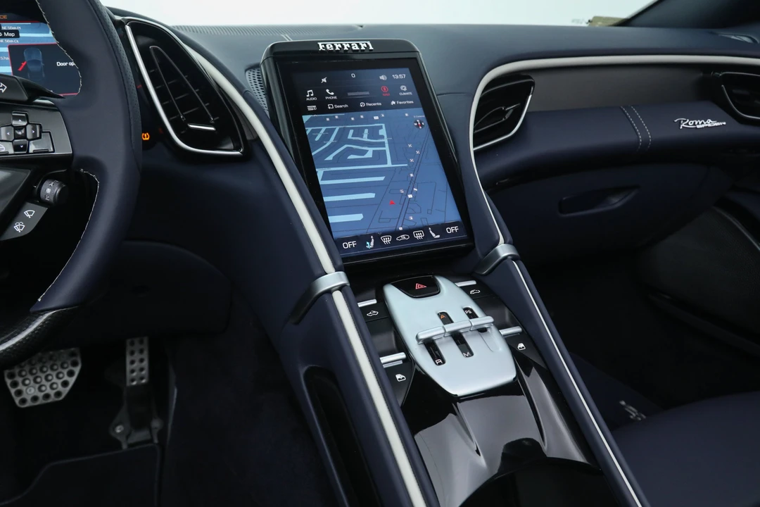 2026 Ferrari Roma Spider - Image 29 of 31