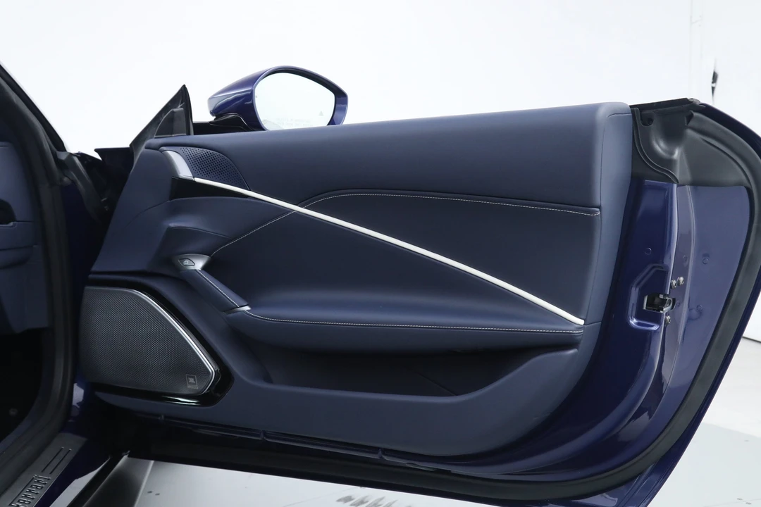 2026 Ferrari Roma Spider - Image 19 of 31