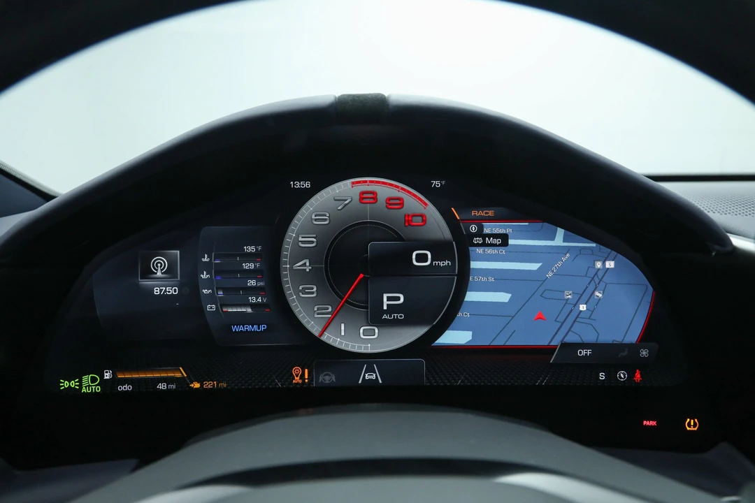 2026 Ferrari Roma Spider - Image 27 of 31
