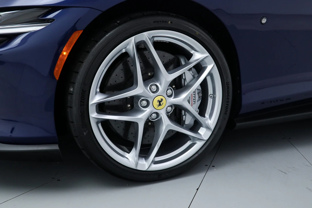2026 Ferrari Roma Spider - Image 16 of 31