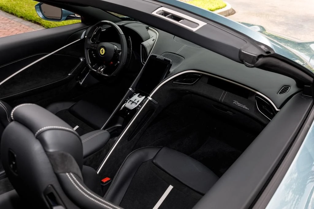 2026 Ferrari Roma Spider - Image 17 of 31