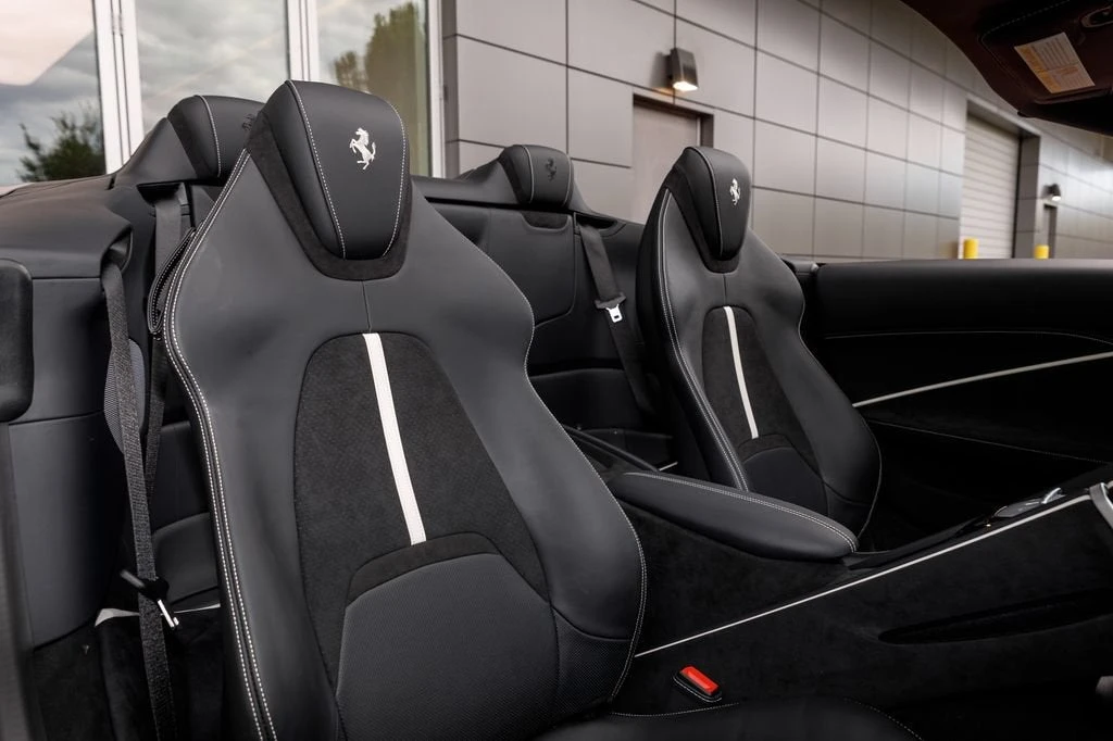2026 Ferrari Roma Spider - Image 11 of 31