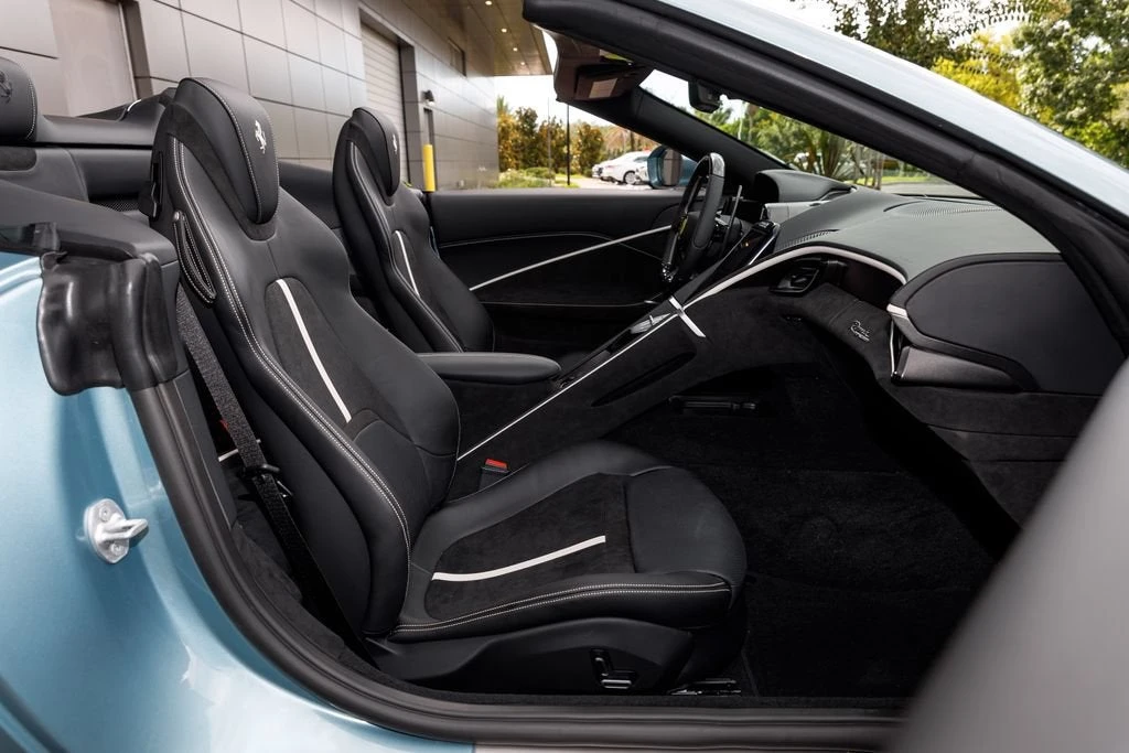 2026 Ferrari Roma Spider - Image 10 of 31