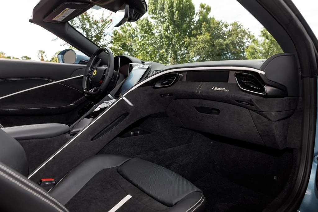 2026 Ferrari Roma Spider - Image 15 of 31