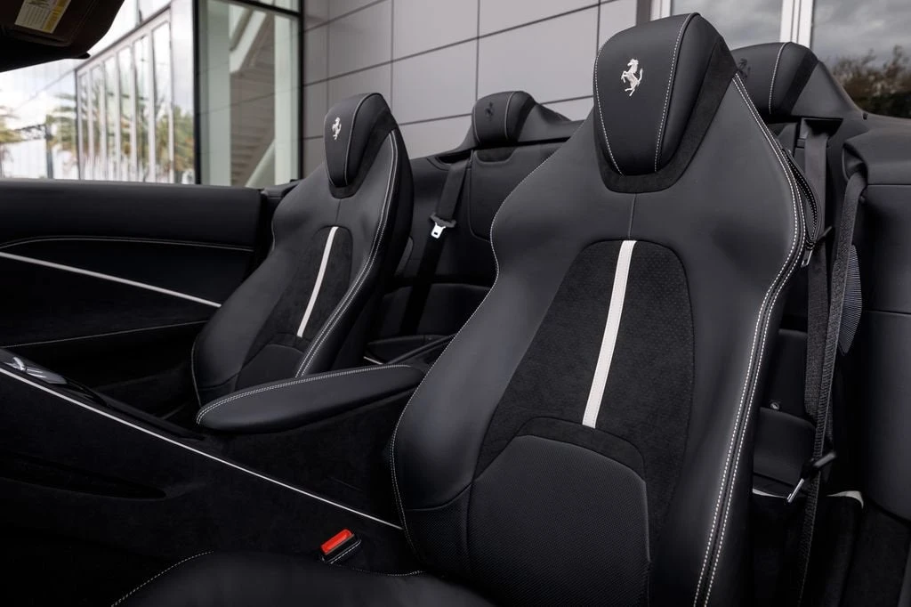 2026 Ferrari Roma Spider - Image 23 of 31