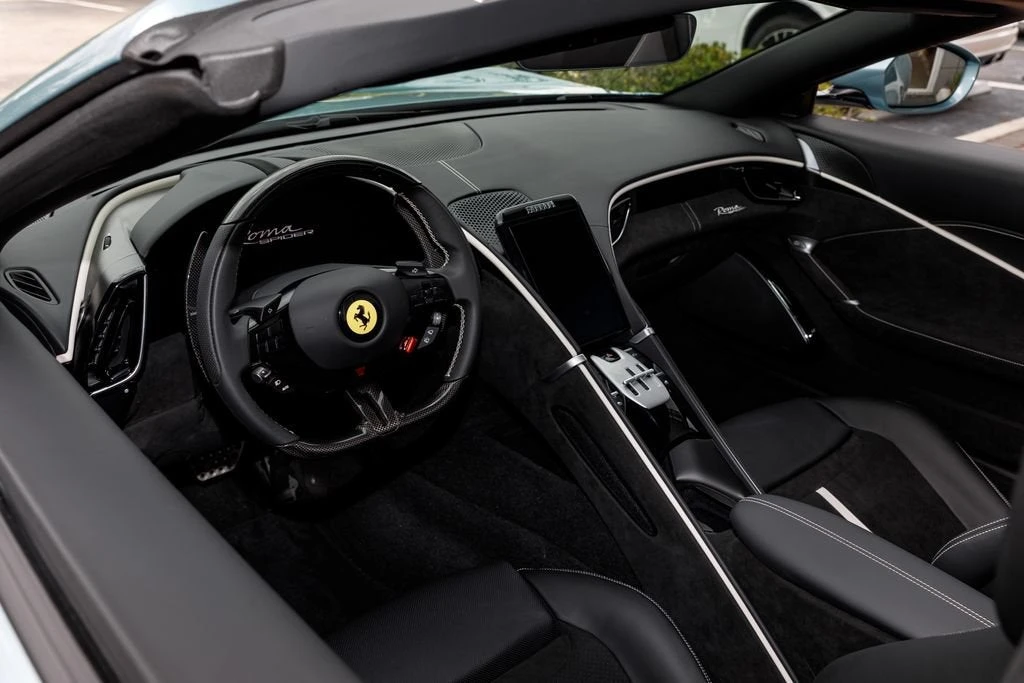 2026 Ferrari Roma Spider - Image 9 of 31
