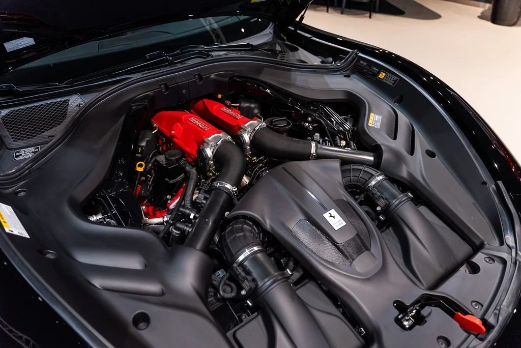 2026 Ferrari Roma Spider - Image 17 of 31
