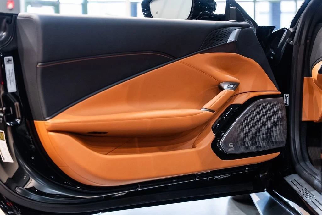 2026 Ferrari Roma Spider - Image 24 of 31