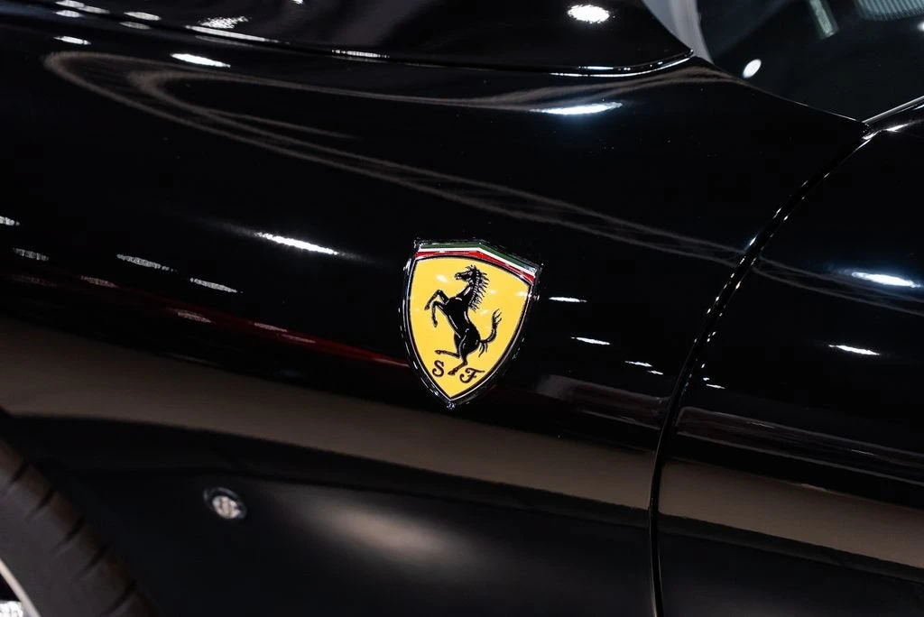 2026 Ferrari Roma Spider - Image 12 of 31