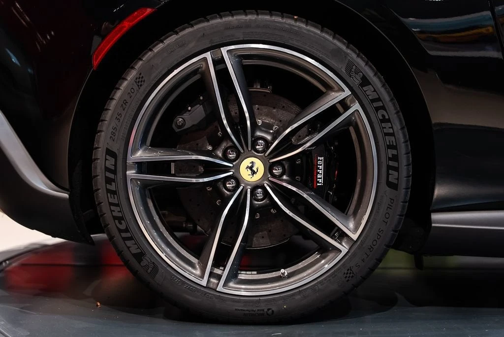2026 Ferrari Roma Spider - Image 15 of 31