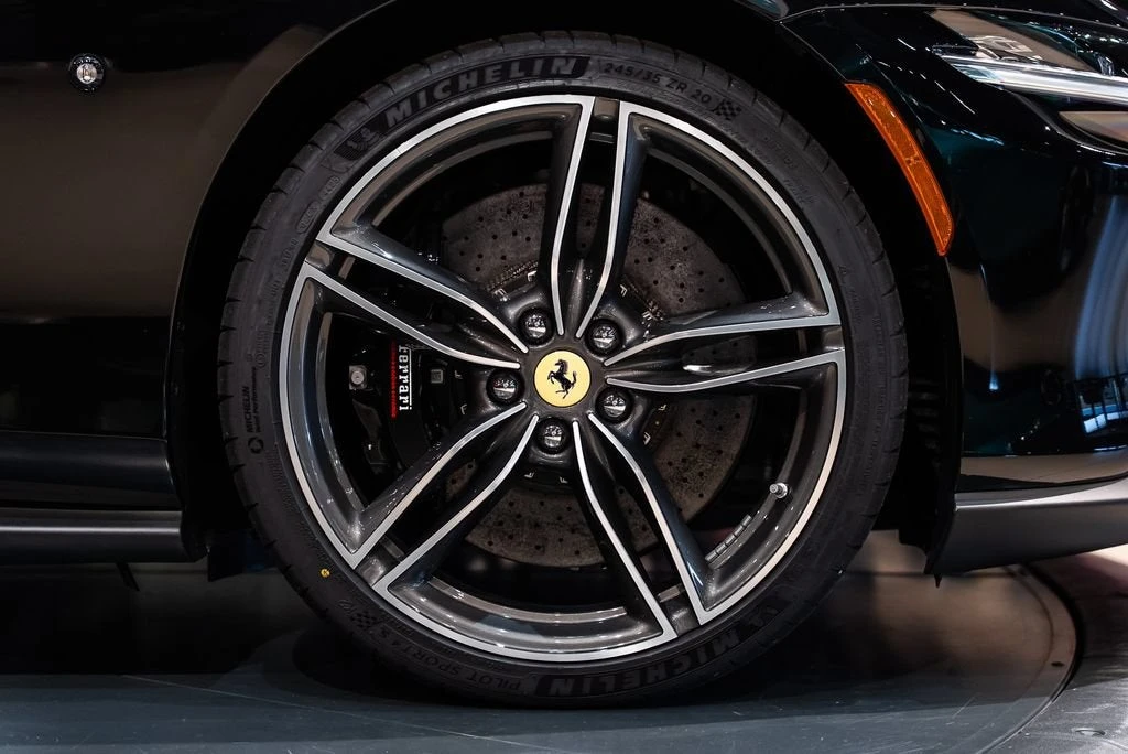2026 Ferrari Roma Spider - Image 16 of 31