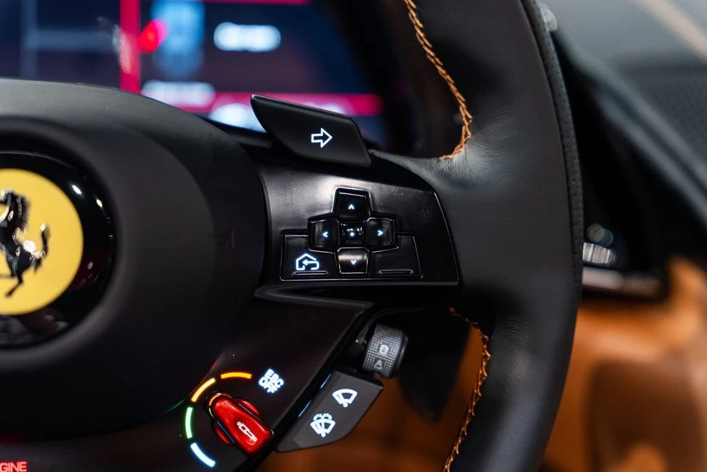 2026 Ferrari Roma Spider - Image 28 of 31