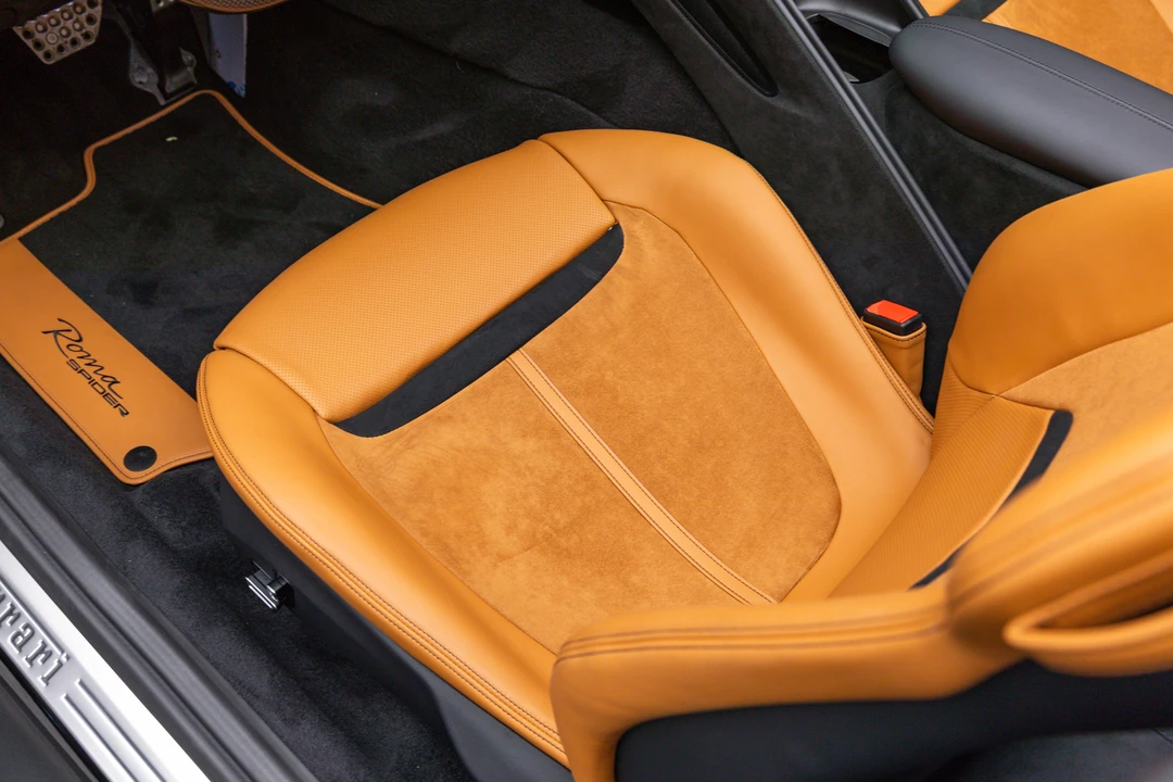 2026 Ferrari Roma Spider - Image 18 of 31