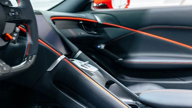 2026 Ferrari Roma Spider - Image 8 of 16