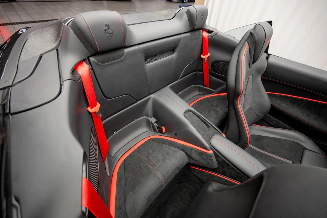 2026 Ferrari Roma Spider - Image 20 of 31