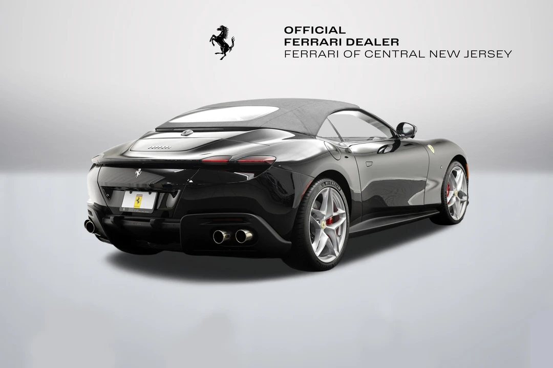 2026 Ferrari Roma Spider - Image 14 of 31