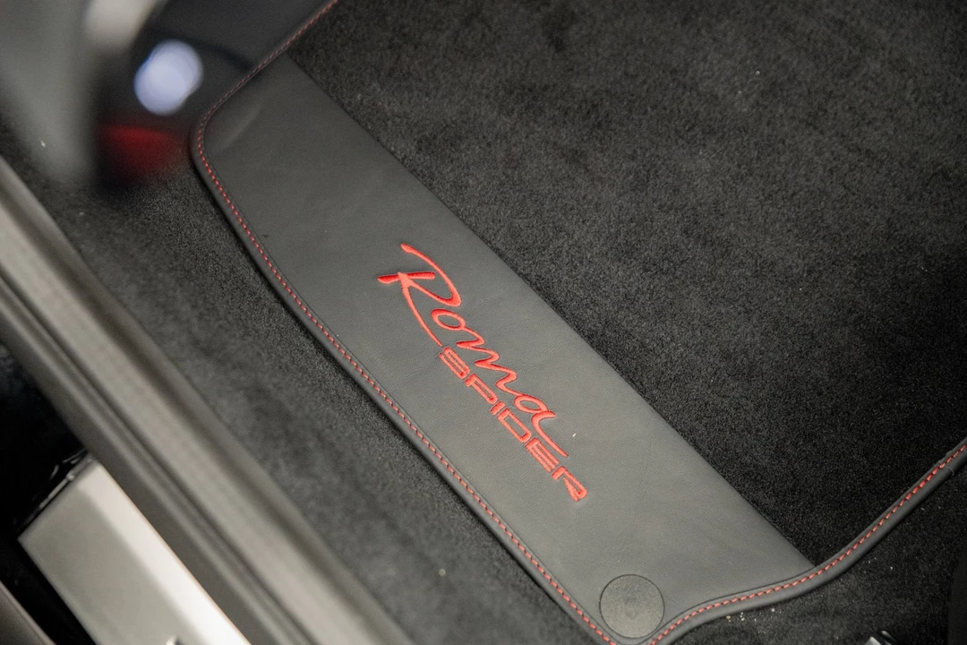 2026 Ferrari Roma Spider - Image 27 of 31