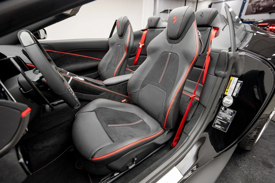 2026 Ferrari Roma Spider - Image 17 of 31