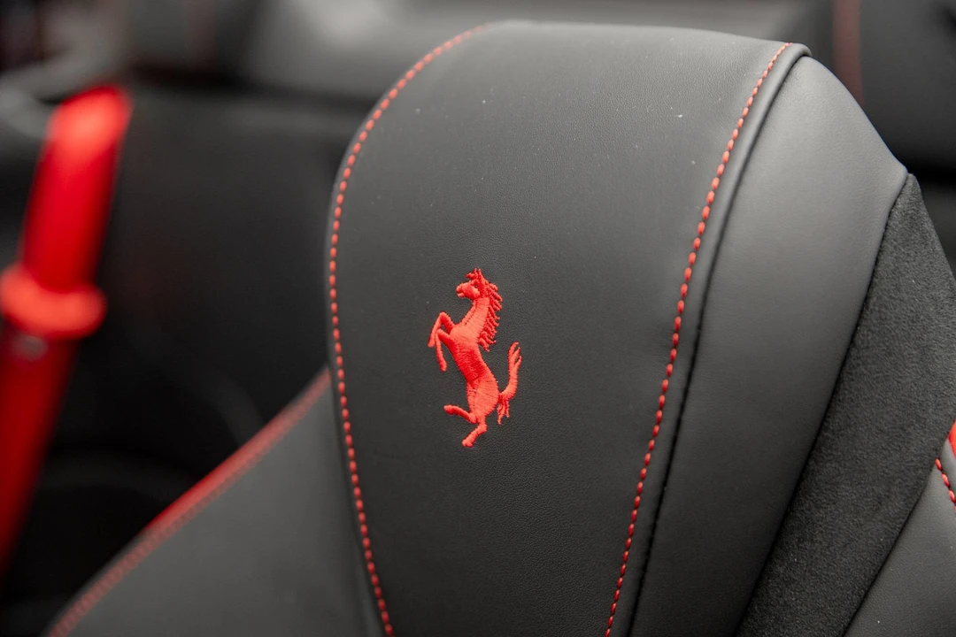 2026 Ferrari Roma Spider - Image 24 of 31