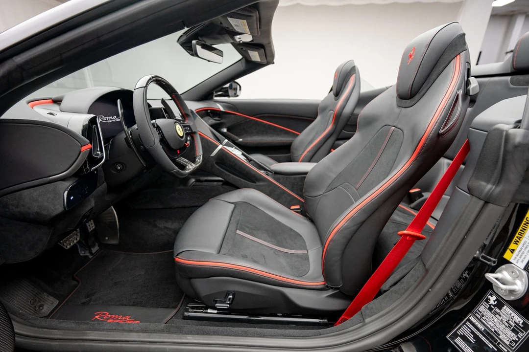2026 Ferrari Roma Spider - Image 16 of 31