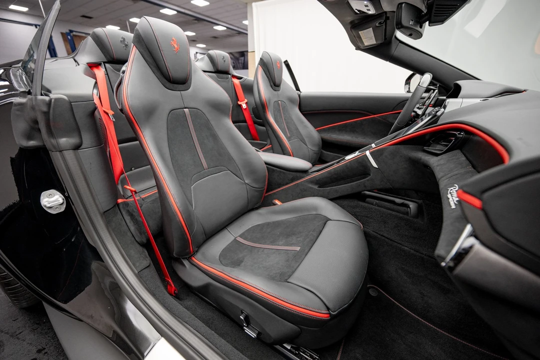 2026 Ferrari Roma Spider - Image 19 of 31