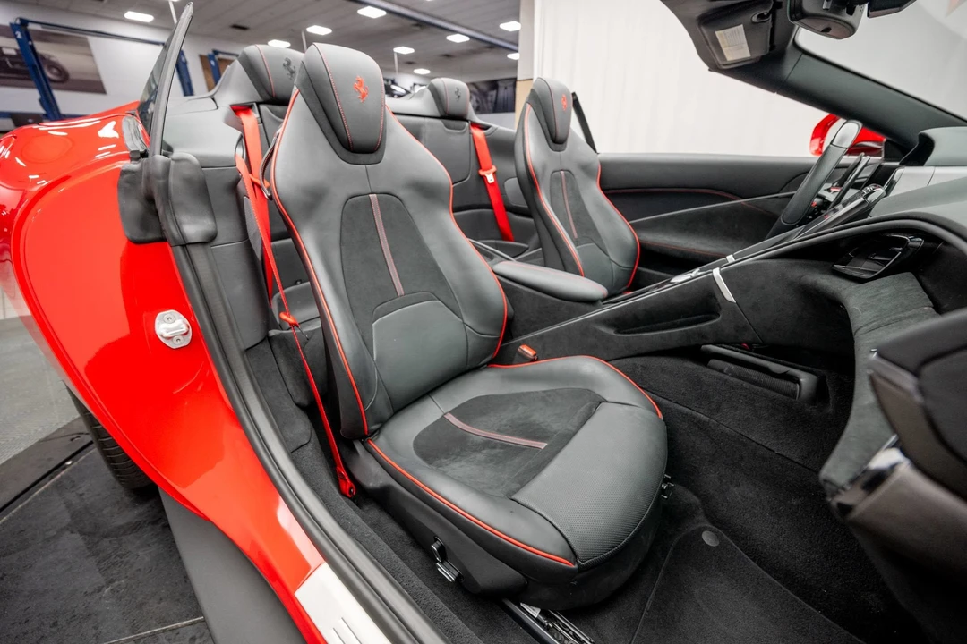 2026 Ferrari Roma Spider - Image 23 of 31