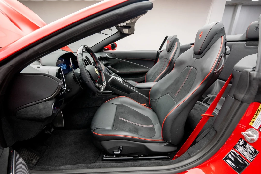 2026 Ferrari Roma Spider - Image 20 of 31