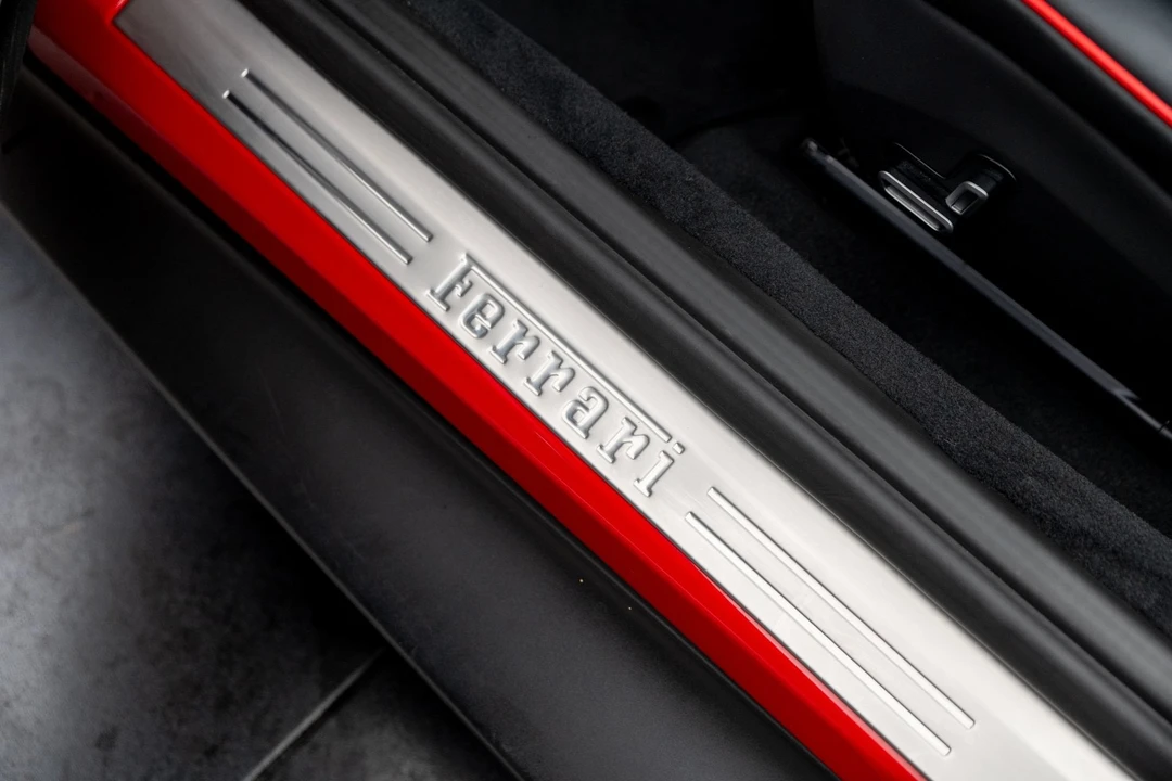2026 Ferrari Roma Spider - Image 26 of 31