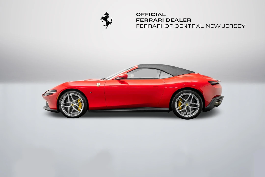 2026 Ferrari Roma Spider - Image 12 of 31