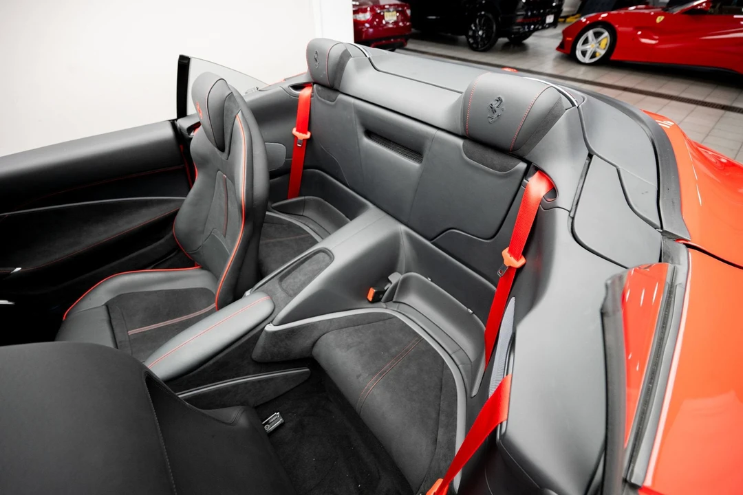 2026 Ferrari Roma Spider - Image 25 of 31