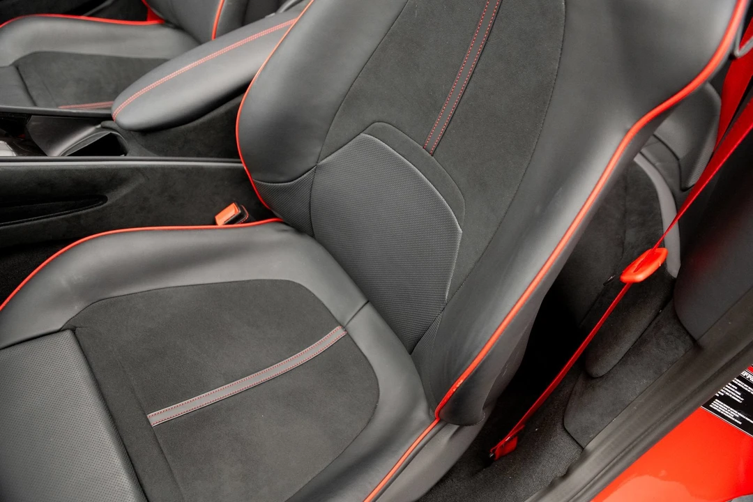 2026 Ferrari Roma Spider - Image 29 of 31