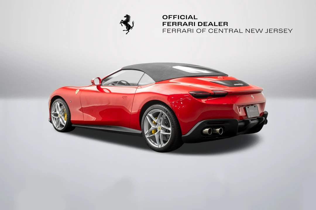 2026 Ferrari Roma Spider - Image 13 of 31