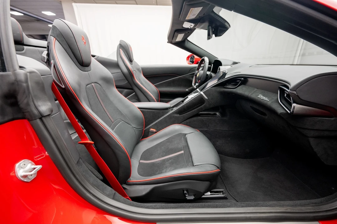2026 Ferrari Roma Spider - Image 22 of 31