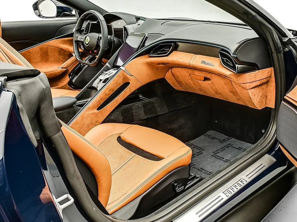 2026 Ferrari Roma Spider - Image 21 of 31