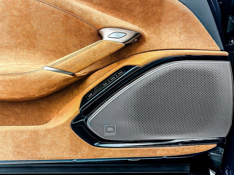 2026 Ferrari Roma Spider - Image 18 of 31
